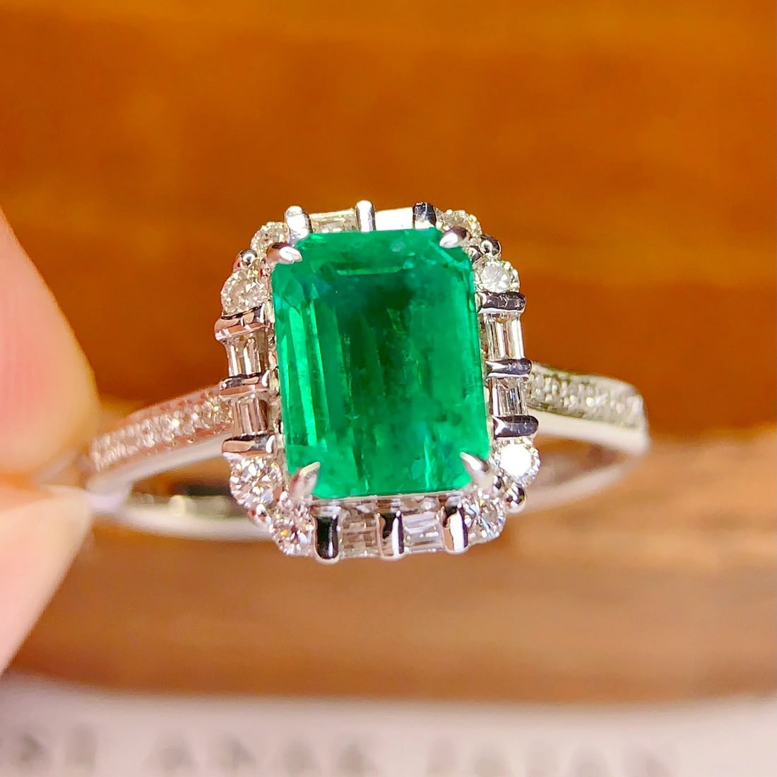 14k Gold 1.8 Ct Natural Emerald & Diamond Ring - 3