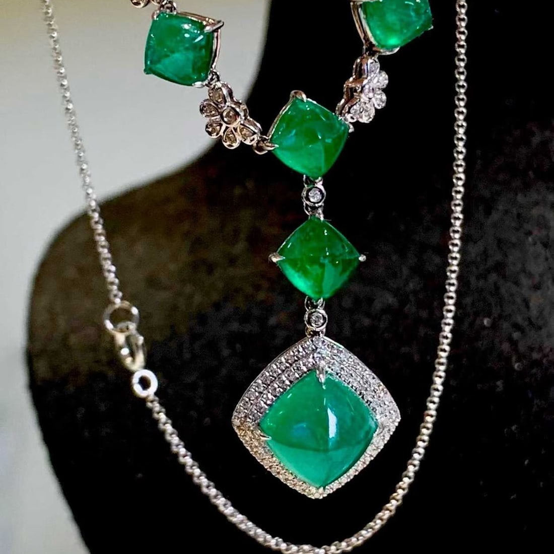 14k Gold 16.8 Ct Natural Emerald & Diamond Necklace - 3