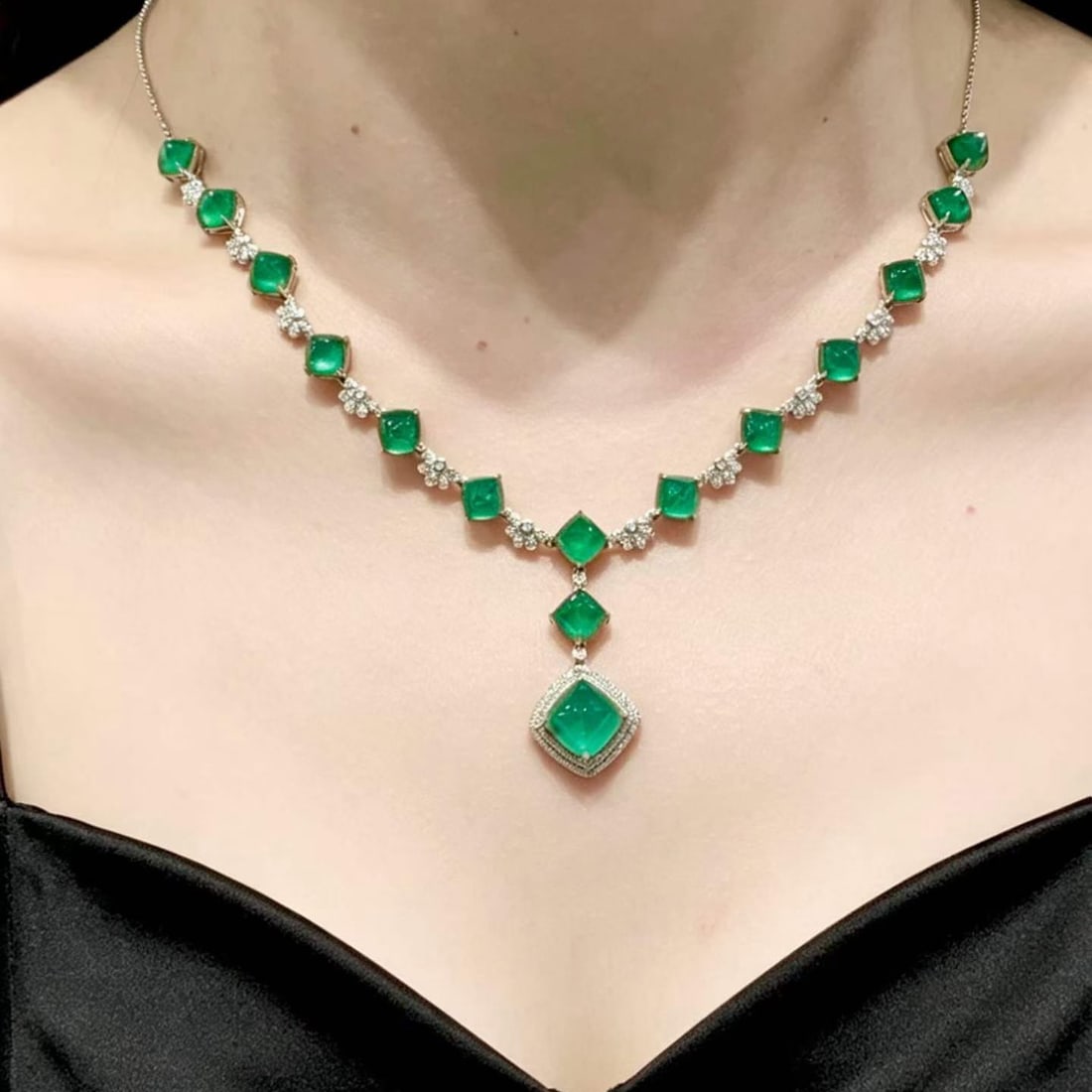 14k Gold 16.8 Ct Natural Emerald & Diamond Necklace - 4