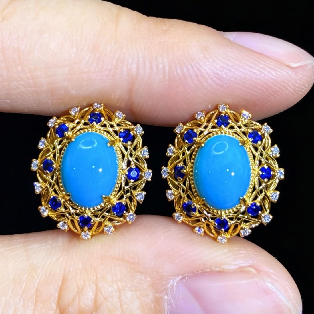 14k Gold 2.64 Ctw Natural Blue Turquoise & Diamond Earrings: Ref:231193022 // gold content:14k gold // main gemstone:blue turquoise // shape:oval // carat weight:2. 5ct // color:blue // treatment:natural // // adjacent gemstone 2 : diamond // shape:round // car