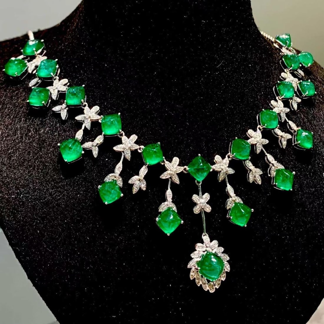 14k Gold 17.02 Ct Natural Emerald & Diamond Necklace - 6