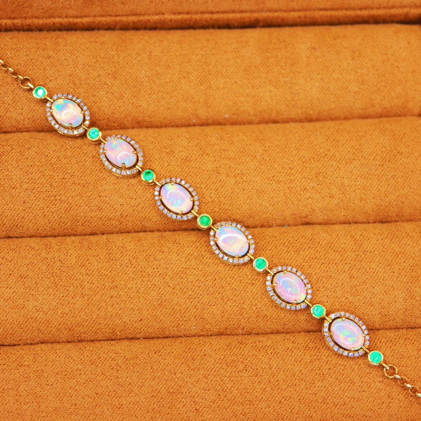 14k Gold 2.79 Ctw Natural Opal & Diamond Bracelet: Ref:231193039 // gold content:14k gold // main gemstone:opal // shape:oval // carat weight:2. 40ct // color:white // treatment:natural // // adjacent gemstone 2 : diamond // number of stones:132 // sh