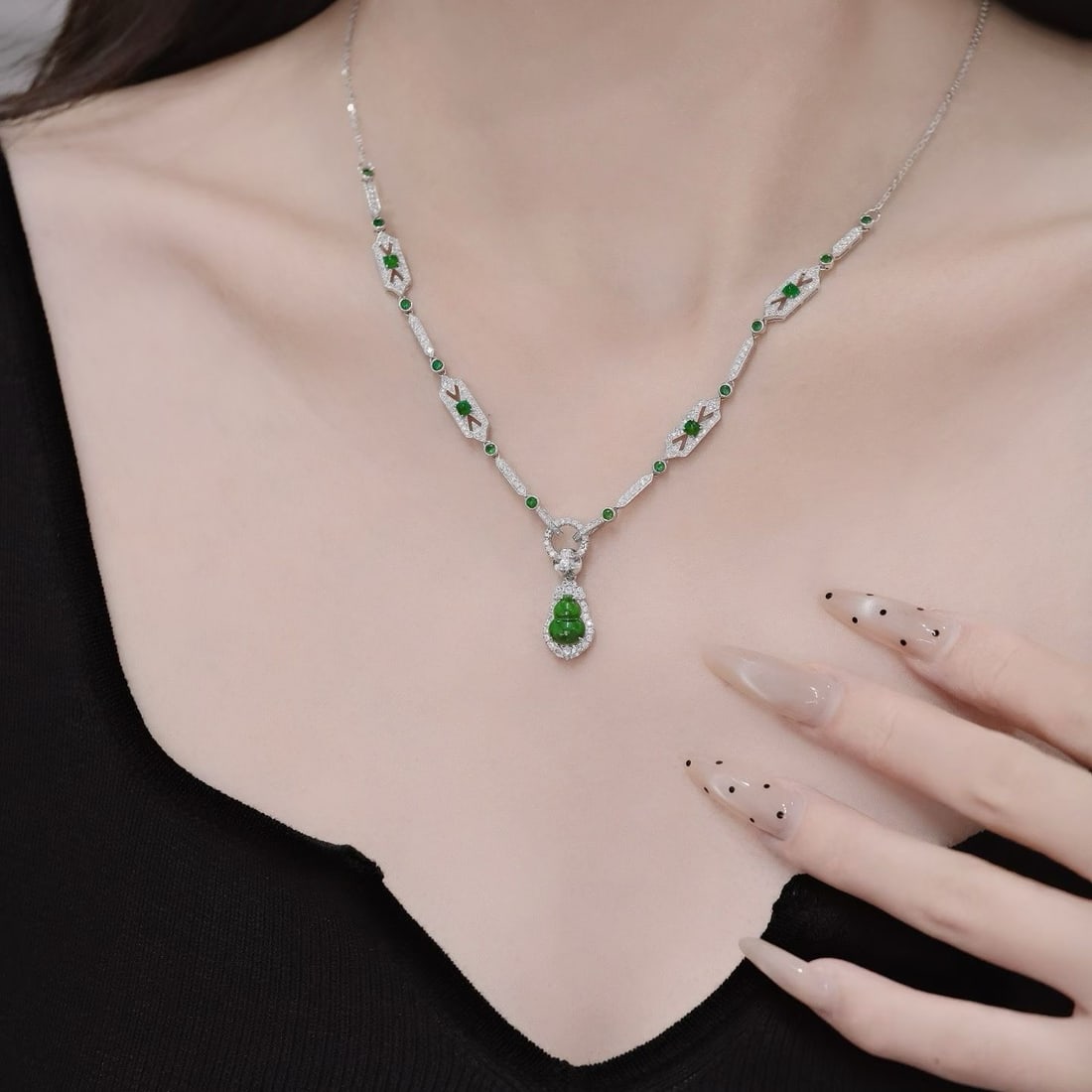 14k Gold 1.4 Ctw Vivid Green Natural Emerald & Diamond Necklace - 3