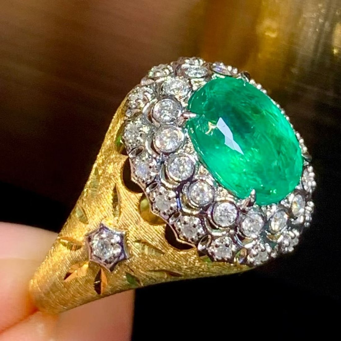 14k Gold 1.8 Ct Natural Tourmaline & Diamond Ring: Ref:231193075 // gold content:14k gold // ring size:7. 25us // // main gemstone:tourmaline // shape:oval // carat weight:1. 8ct // color:green // treatment:natural // // adjacent gemstone 2 : diamond
