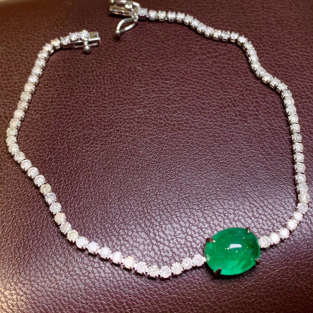 14k Gold 4 Ctw Natural Emerald & Diamond Bracelet: Ref:231193077 // gold content:14k gold // main gemstone:emerald // shape:oval // carat weight:2ct // color:green // treatment:natural // // adjacent gemstone 2 : diamond // shape:round // carat