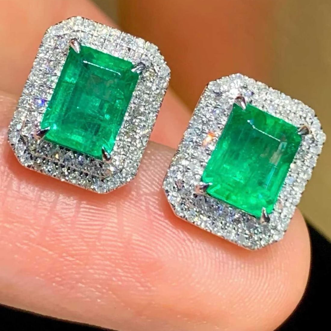 14k Gold 1.8 Ct Natural Emerald & Diamond Earrings - 3