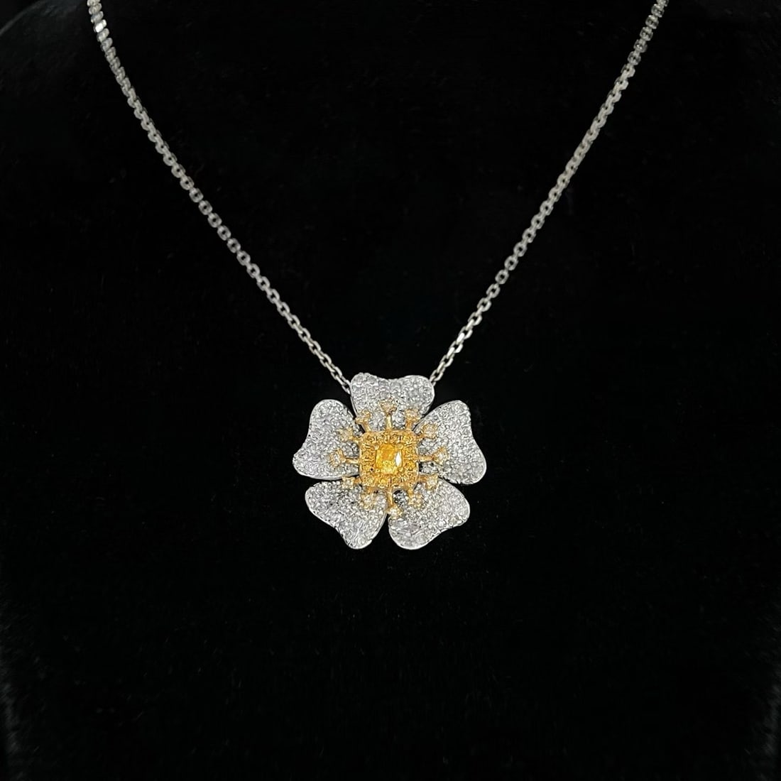 14k Gold 0.9 Ct Natural Color Diamond & Flowers Pendant( Without Chain ): Ref:231193098 // gold content:14k gold // main gemstone:diamond // shape:multiple // carat weight:0. 9ct // clarity grade:vs-si // color:color // treatment:natural // Low Estimate: 3300 Condition: