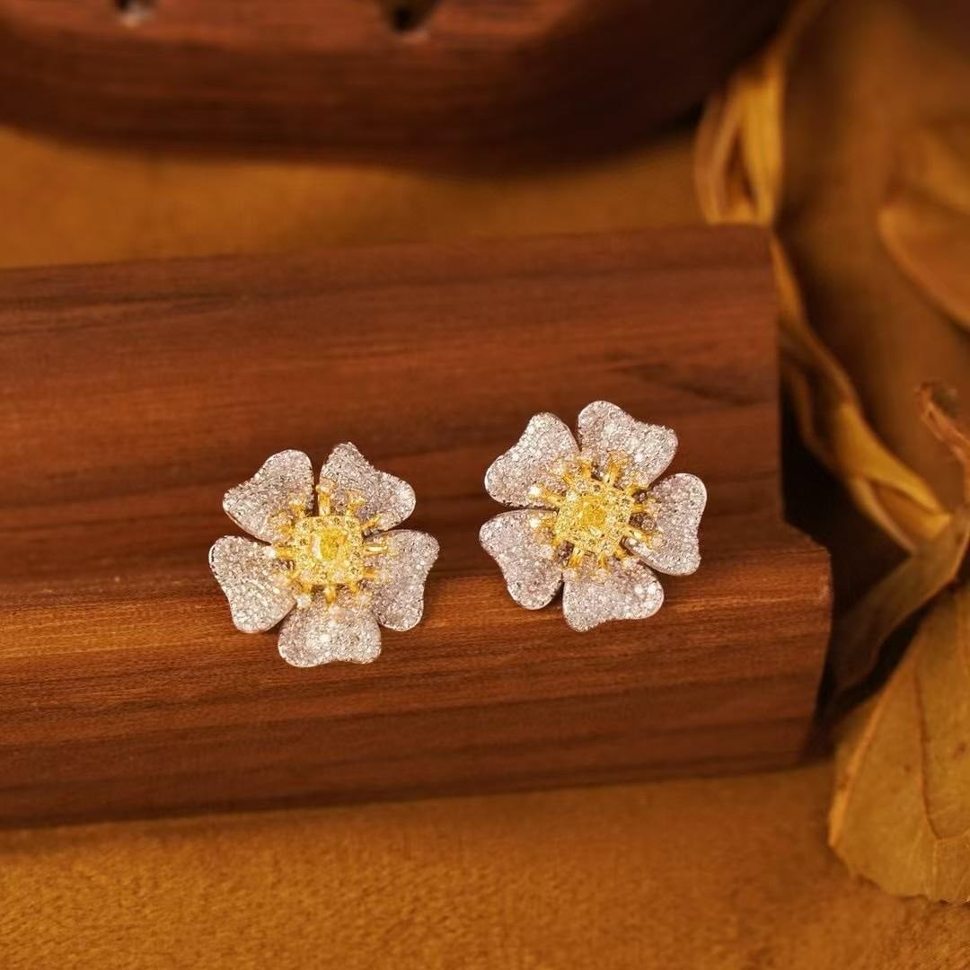 14k Gold 1.1 Ct Natural Color Diamond & Flowers Earrings: Ref:231193099 // gold content:14k gold // main gemstone:diamond // shape:multiple // carat weight:1. 1ct // clarity grade:vs-si // color:color // treatment:natural // High Estimate: 5300 Low Estimate:
