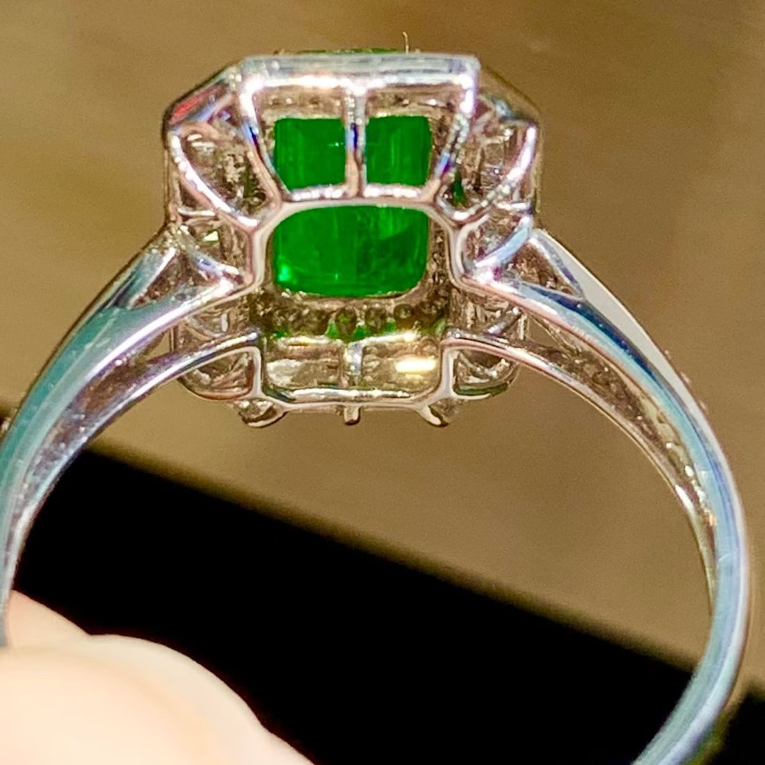 14k Gold 0.9 Ct Vivid Green Natural Emerald & Diamond Ring - 2