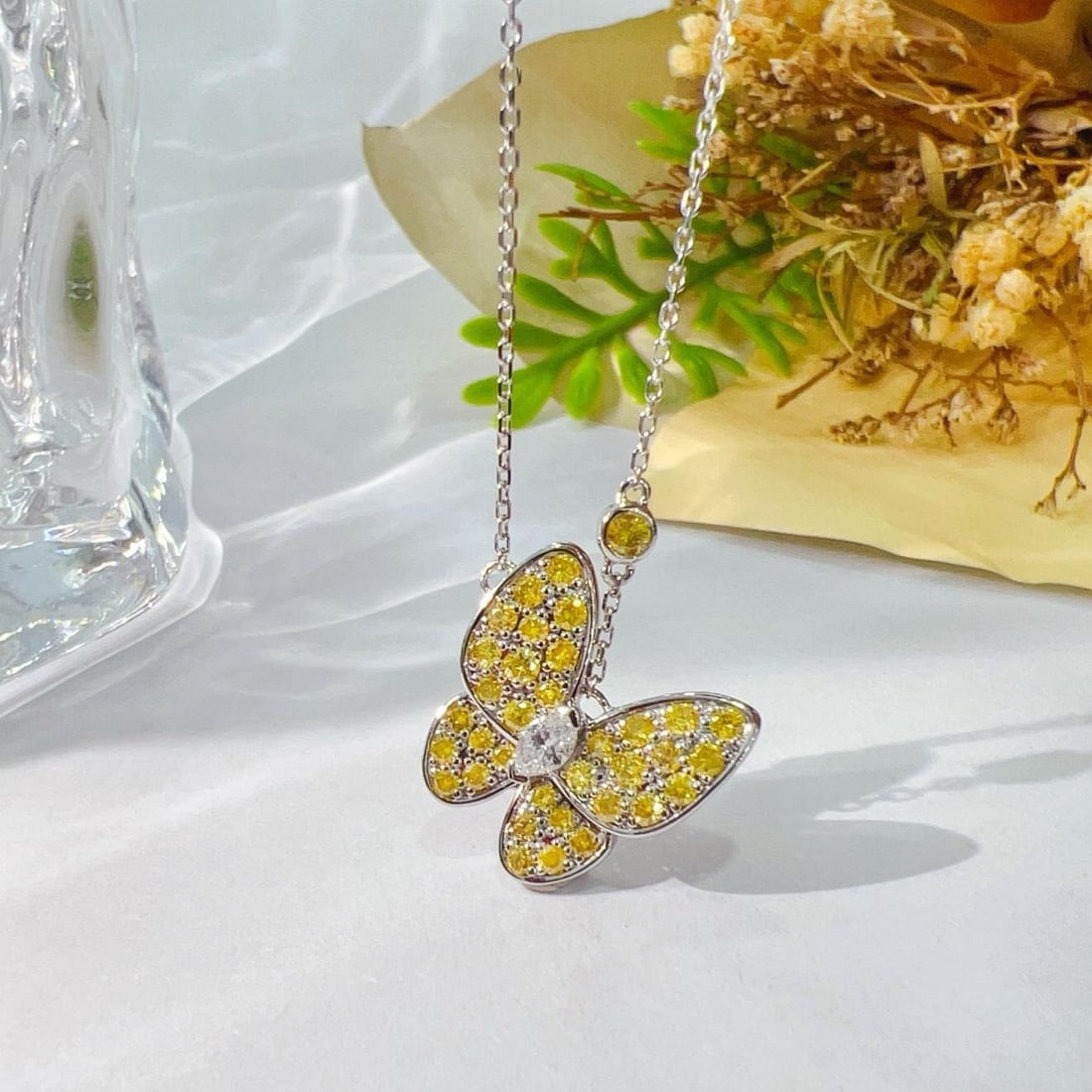 14k Gold 0.70 Ctw Natural H Diamond & Butterfly Necklace: Ref:231193140 // gold content:14k gold // main gemstone:diamond // shape:marquise // carat weight:0. 11ct // clarity grade:vs-si // color:h // treatment:natural // // adjacent gemstone 2 : diamond //