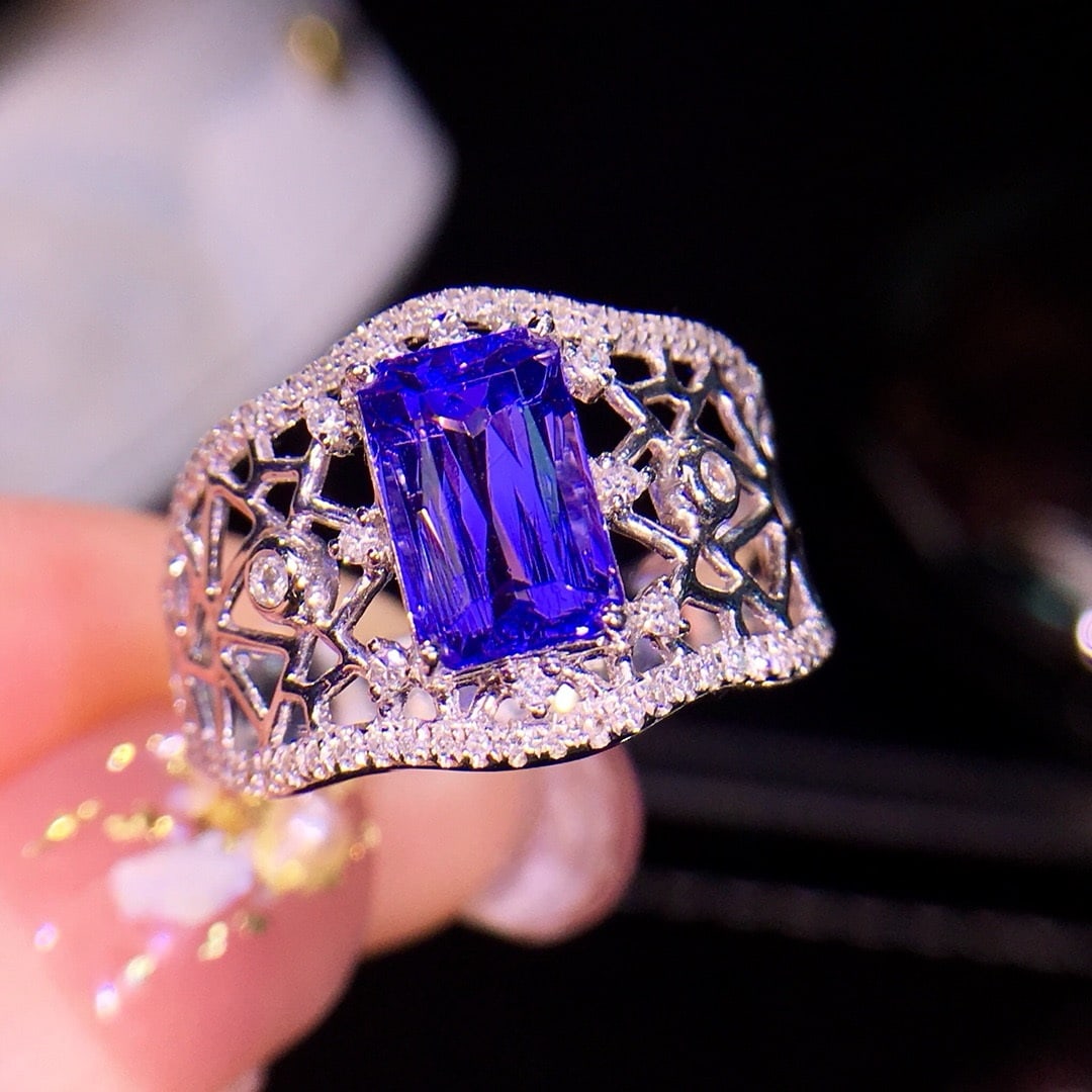 14k Gold 2.5 Ct Natural Tanzanite & Diamond Ring: Ref:231193155 // gold content:14k gold // ring size:7. 25us // // main gemstone:tanzanite // shape:octagonal // carat weight:2. 5ct // color:blue // treatment:natural // // adjacent gemstone 2 :