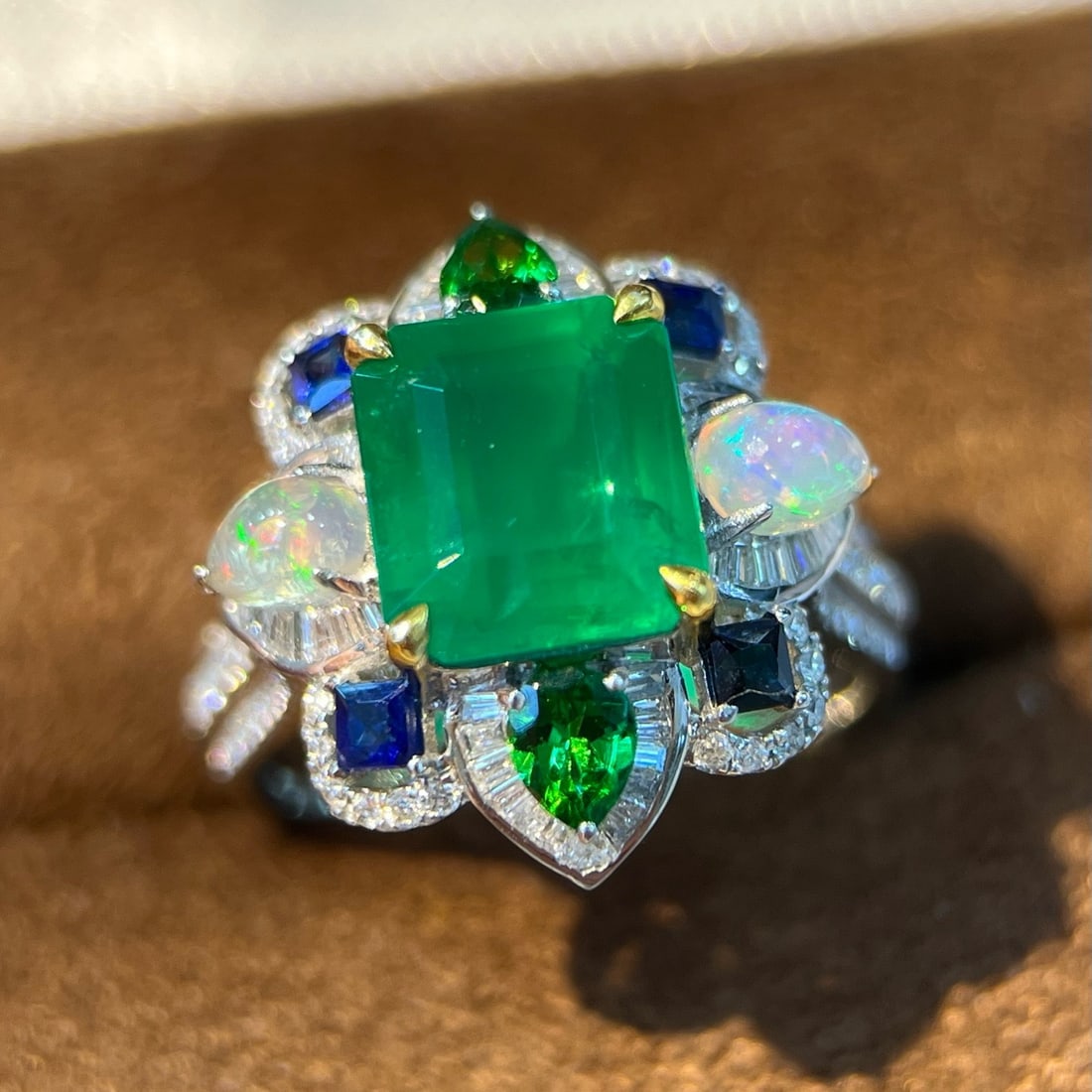 14k Gold 3.46 Ctw Natural Emerald & Diamond Ring - 3