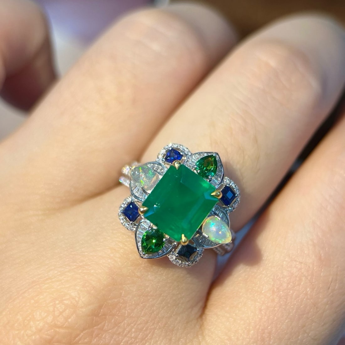 14k Gold 3.46 Ctw Natural Emerald & Diamond Ring - 6