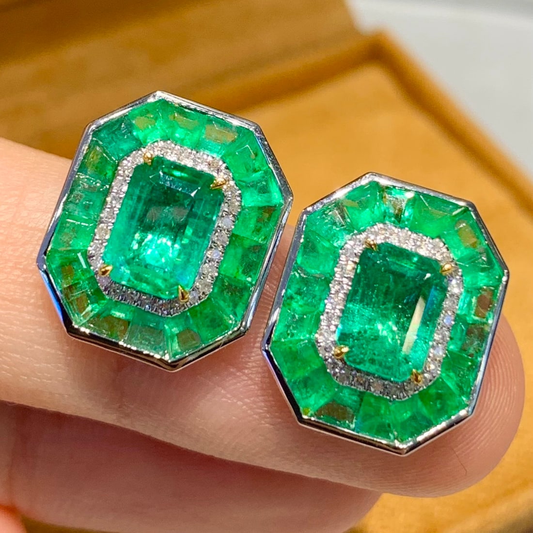 14k Gold 4.5 Ct Natural Emerald & Diamond Earrings - 2