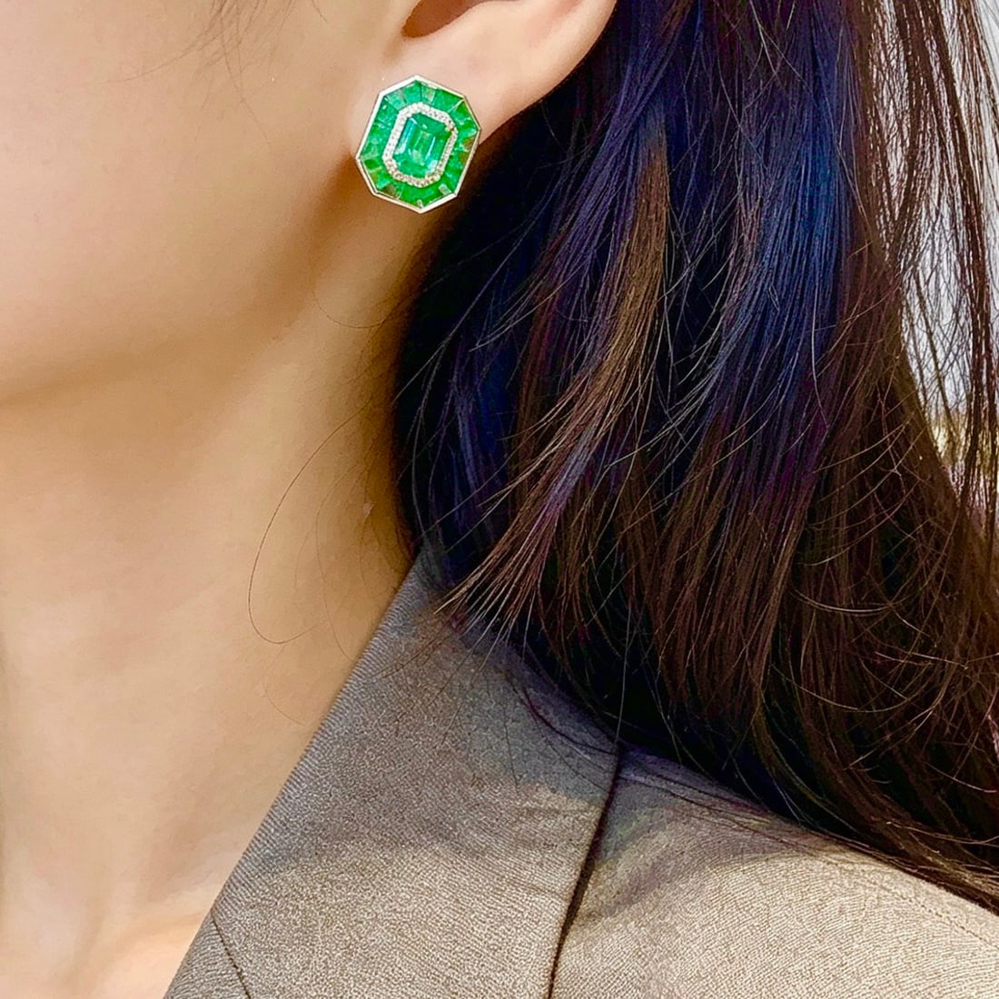 14k Gold 4.5 Ct Natural Emerald & Diamond Earrings - 4