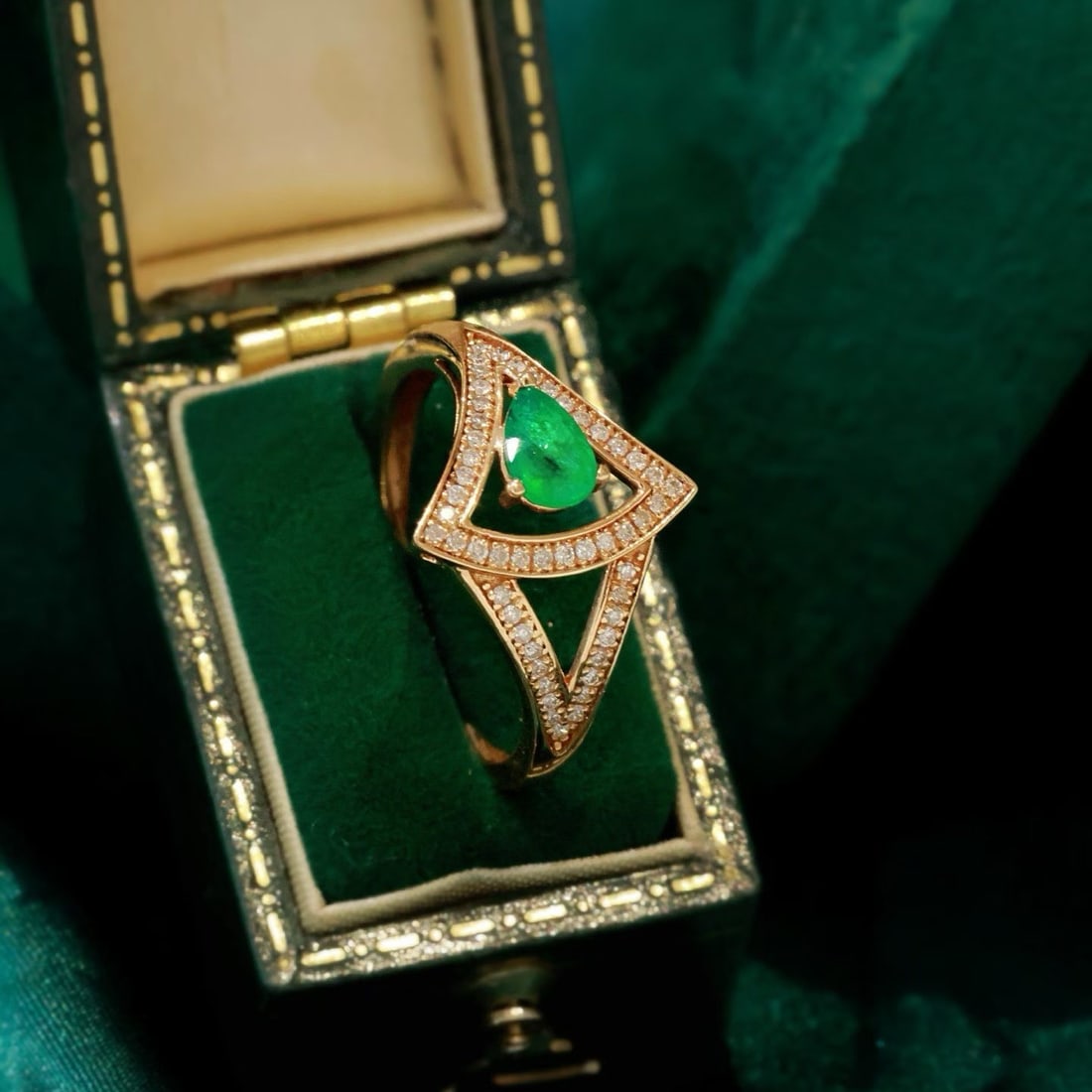 14k Gold 0.62 Ctw Natural Emerald & Diamond Ring - 4