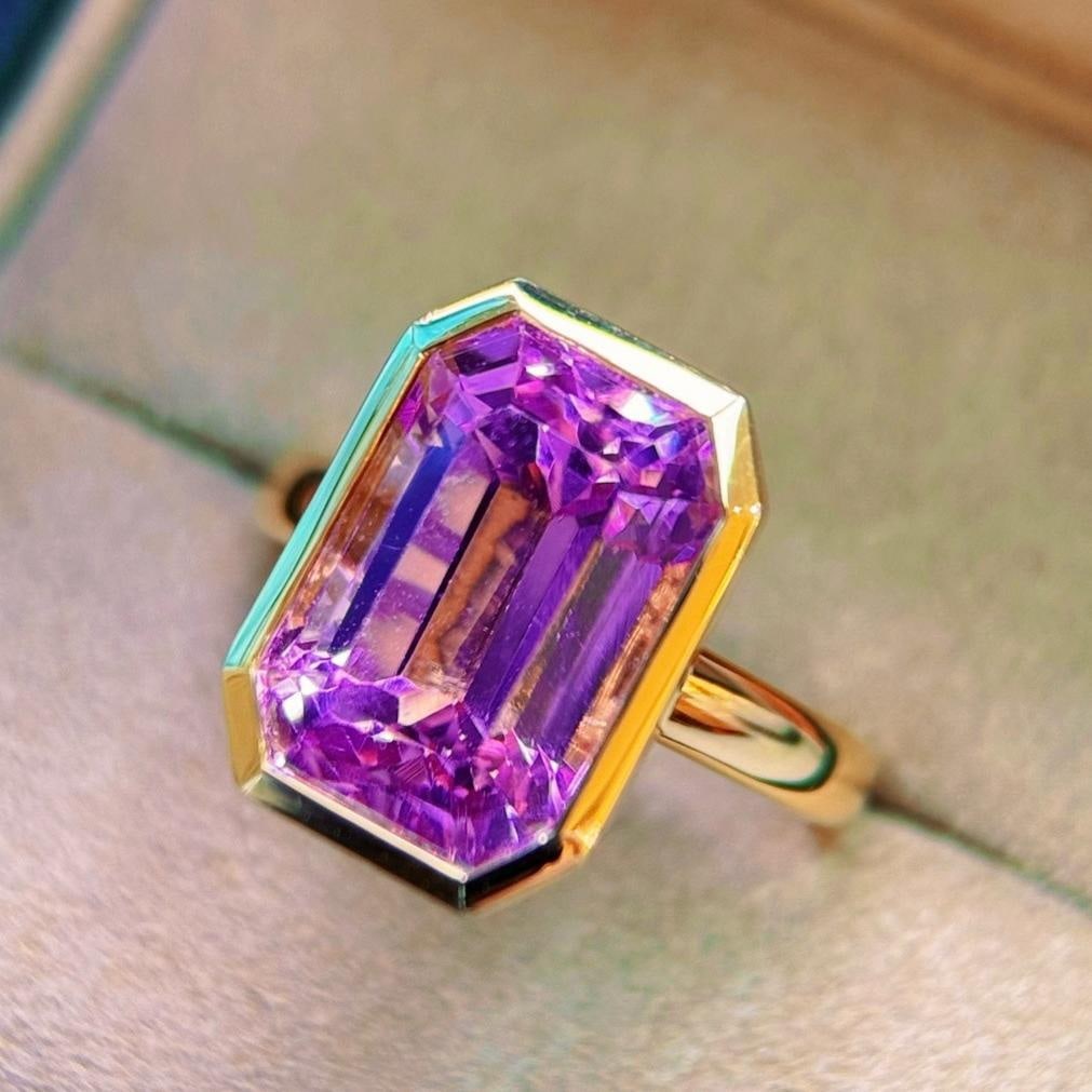 14k Gold 8.50 Ct Natural Kunzite Ring: Ref:231193196 // gold content:14k gold // ring size:7. 25us // // main gemstone:kunzite // shape:octagonal // carat weight:8. 50ct // color:pinkish purple // treatment:natural // Low Estimate: 4600