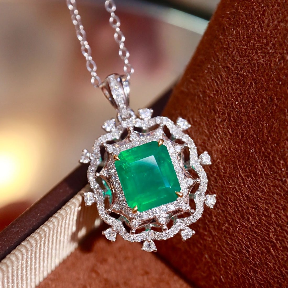 14k Gold 2.90 Ctw Natural Emerald & Diamond Pendant( Without Chain ) - 2