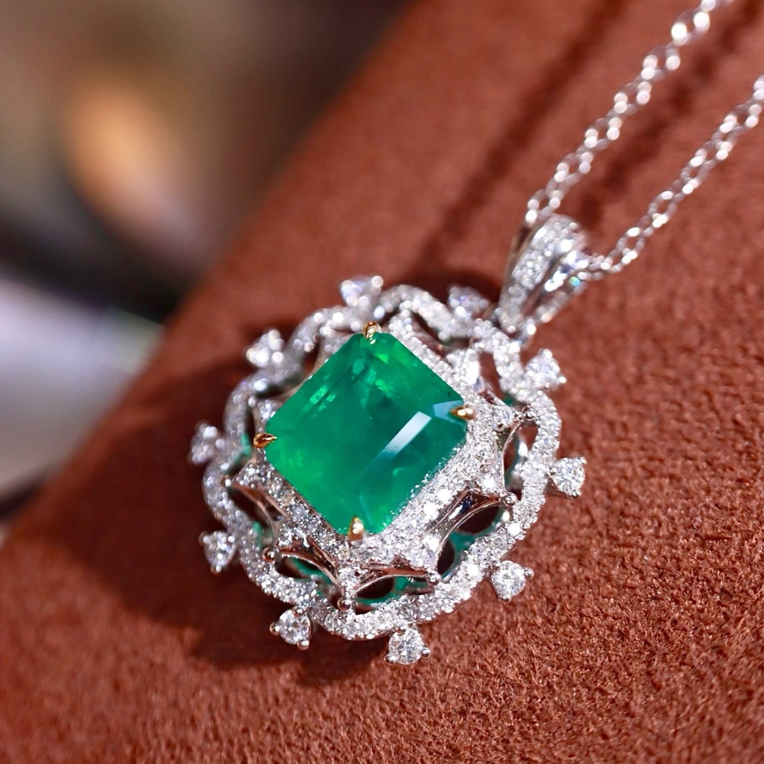 14k Gold 2.90 Ctw Natural Emerald & Diamond Pendant( Without Chain ) - 3