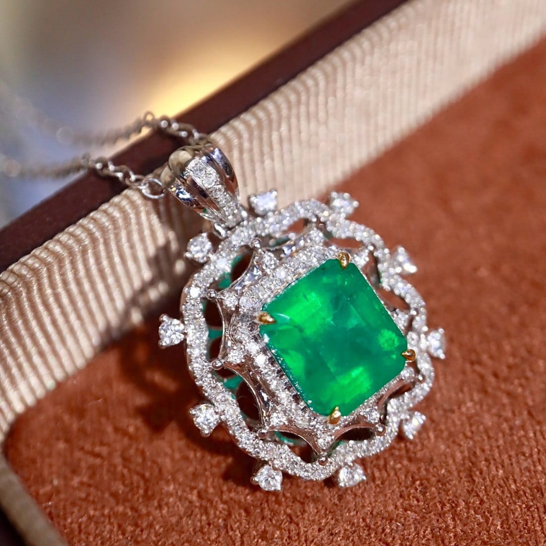 14k Gold 2.90 Ctw Natural Emerald & Diamond Pendant( Without Chain ) - 8
