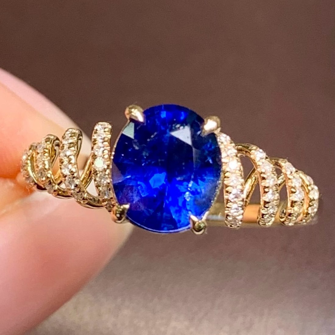 14k Gold 1.4 Ct Natural Sapphire & Diamond Ring: Ref:231193220 // gold content:14k gold // ring size:7. 25us // // main gemstone:sapphire // shape:oval // carat weight:1. 4ct // color:blue // treatment:natural // // adjacent gemstone 2 : diamond //