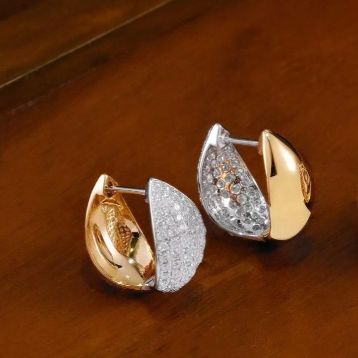 14k Gold 1 Ct Natural H Diamond Earrings: Ref:231193233 // gold content:14k gold // main gemstone:diamond // shape:round // carat weight:1ct // clarity grade:vs-si // color:h // treatment:natural // cut grade:g // Low Estimate: 3300 Condition