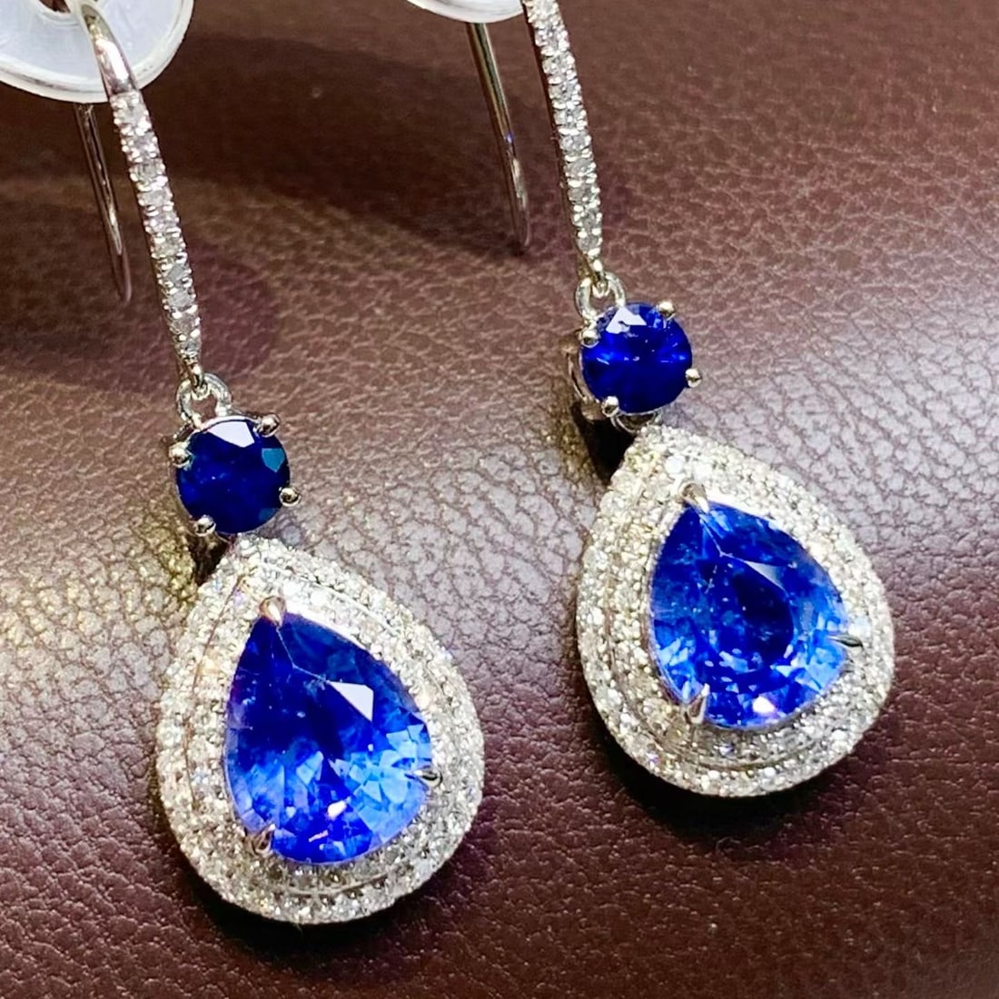 14k Gold 3.3 Ct Natural Sapphire & Diamond Earrings: Ref:231193257 // gold content:14k gold // main gemstone:sapphire // shape:pear // carat weight:3. 3ct // color:blue // treatment:natural // // adjacent gemstone 2 : diamond // shape:round // clarity