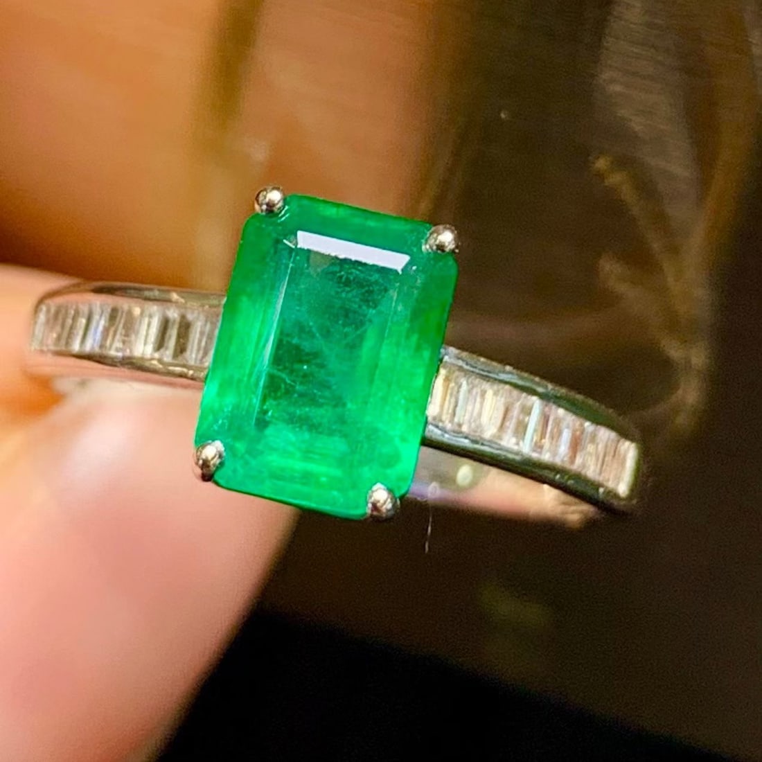 14k Gold 1.8 Ct Natural Emerald & Diamond Ring: Ref:231193258 // gold content:14k gold // ring size:7. 25us // // main gemstone:emerald // shape:octagonal // carat weight:1. 8ct // color:green // treatment:natural // // adjacent gemstone 2 : diamon