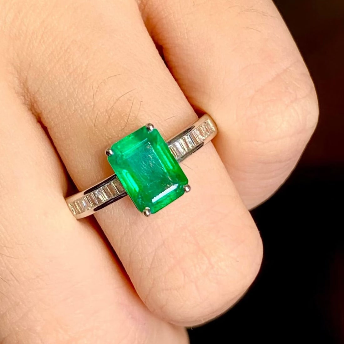14k Gold 1.8 Ct Natural Emerald & Diamond Ring - 3