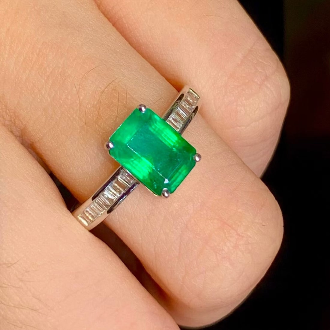 14k Gold 1.8 Ct Natural Emerald & Diamond Ring - 4