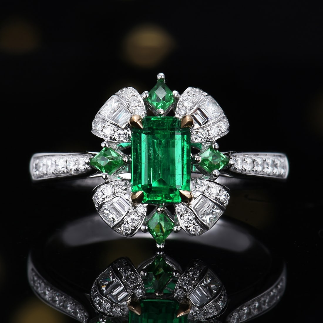 14k Gold 1.16 Ctw Natural Emerald & Diamond Ring: Ref:231194002 // gold content:14k gold // ring size:7. 25us // // main gemstone:emerald // shape:octagonal // carat weight:0. 76ct // color:green // treatment:natural // // adjacent gemstone 2 : diamo