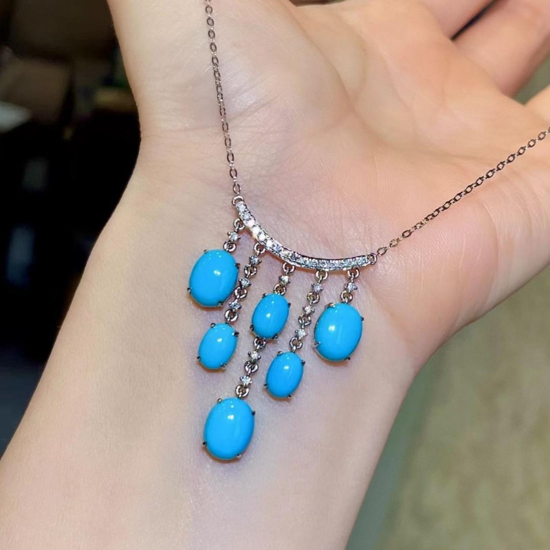 14k Gold 7.73 Ctw Natural Blue Turquoise & Diamond Necklace: Ref:231194018 // gold content:14k gold // main gemstone:blue turquoise // shape:oval // carat weight:7. 49ct // color:blue // treatment:natural // // adjacent gemstone 2 : diamond // shape:round //