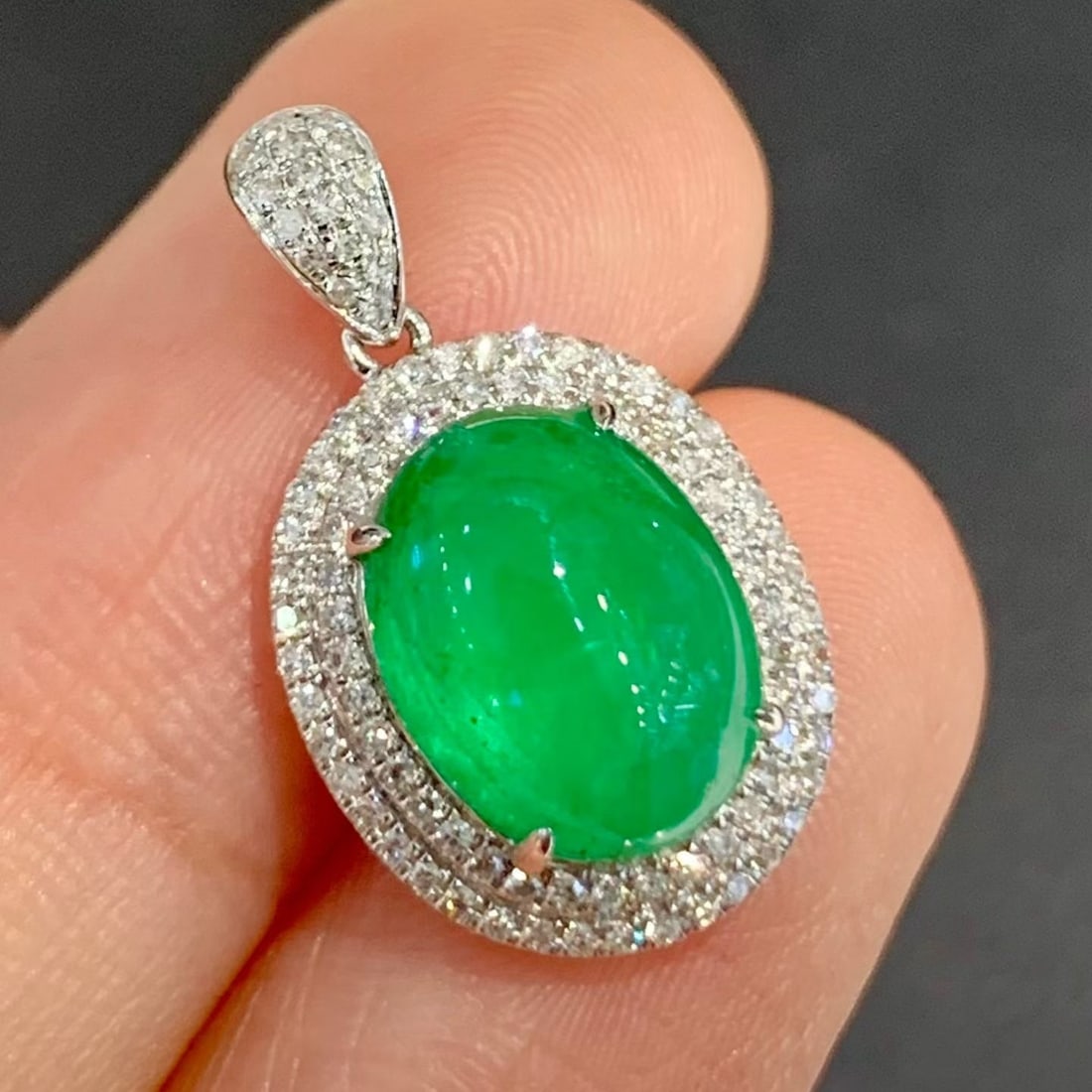 14k Gold 2.95 Ct Natural Emerald & Diamond Pendant( Without Chain ): Ref:231194033 // gold content:14k gold // main gemstone:emerald // shape:oval // carat weight:2. 95ct // color:green // treatment:natural // // adjacent gemstone 2 : diamond // shape:round // clarity