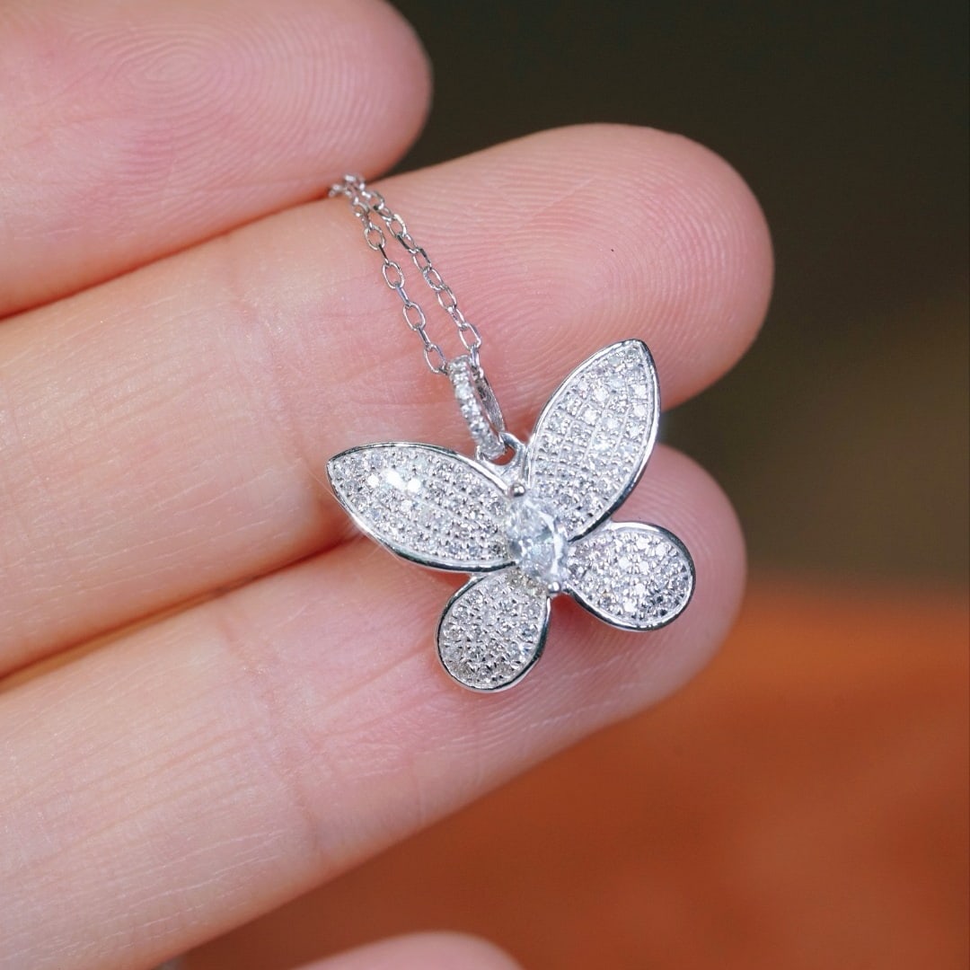 14k Gold 0.37 Ct Natural H Diamond & Butterfly Necklace: Ref:231194043 // gold content:14k gold // main gemstone:diamond // shape:multiple // carat weight:0. 37ct // clarity grade:vs-si // color:h // treatment:natural // Low Estimate: 3700 Condition: New