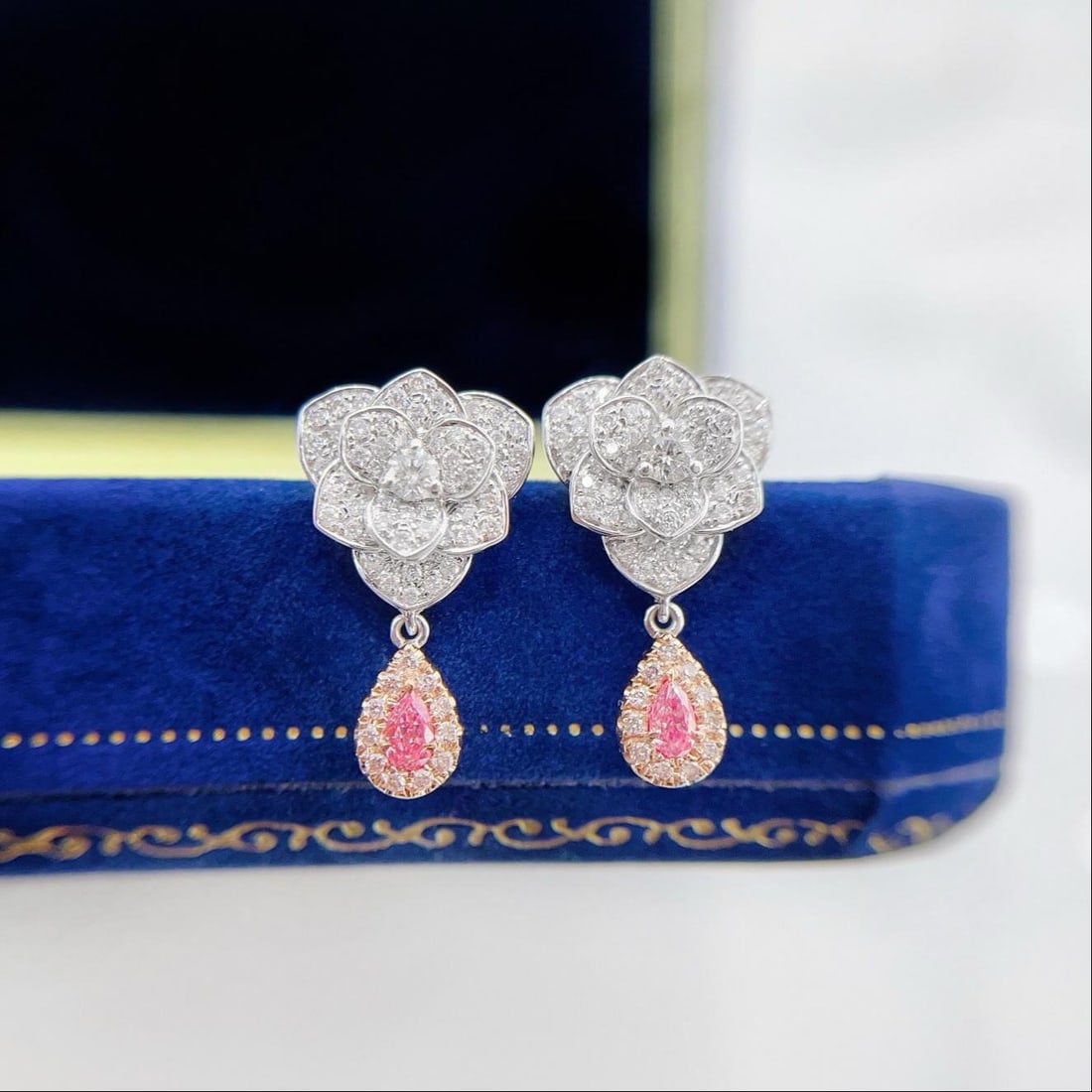 14k Gold 0.66 Ctw Natural Pink Diamond & Diamond & Flowers Earrings: Ref:231194044 // gold content:14k gold // main gemstone:pink diamond // shape:pear // carat weight:0. 12ct // color:pink // treatment:natural // // adjacent gemstone 2 : diamond // shape:round //