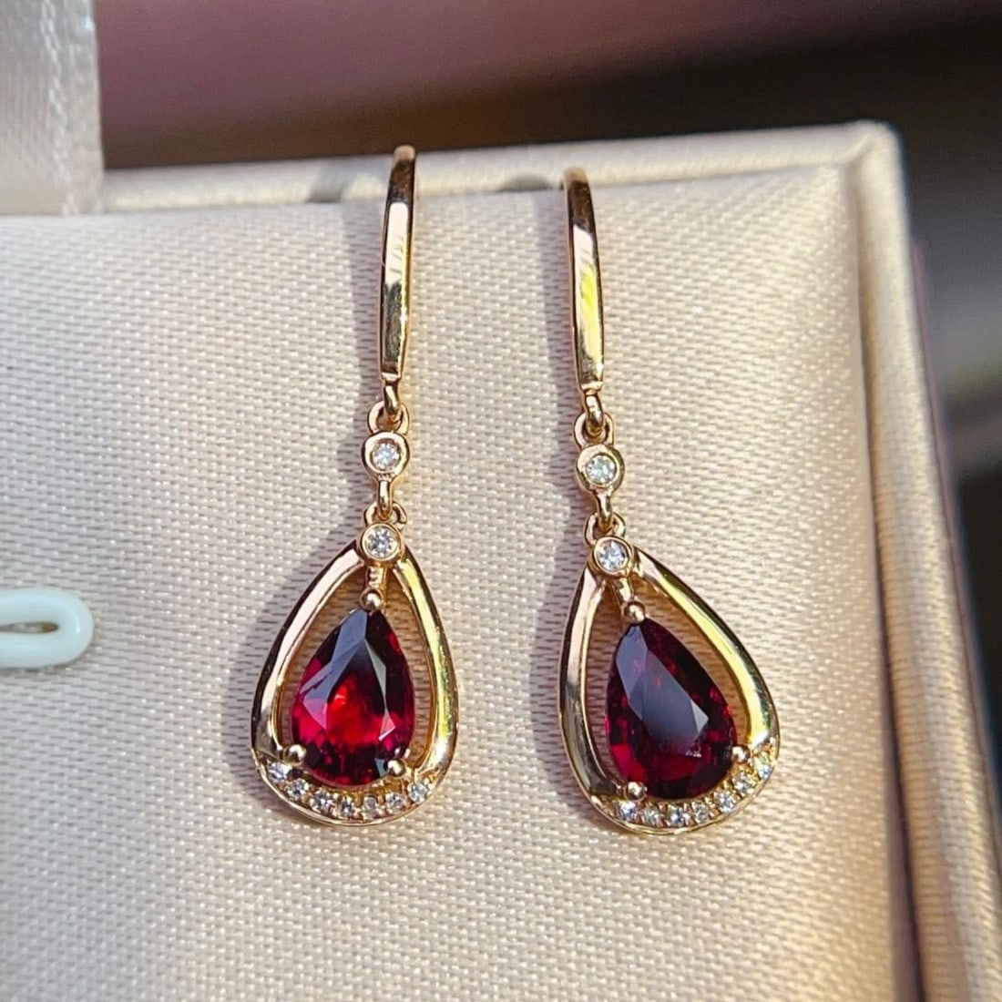 14k Gold 1.11 Ctw Natural Tourmaline & Diamond Earrings: Ref:231194065 // gold content:14k gold // main gemstone:tourmaline // shape:pear // carat weight:1. 05ct // color:red // treatment:natural // // adjacent gemstone 2 : diamond // number of stones:18 //