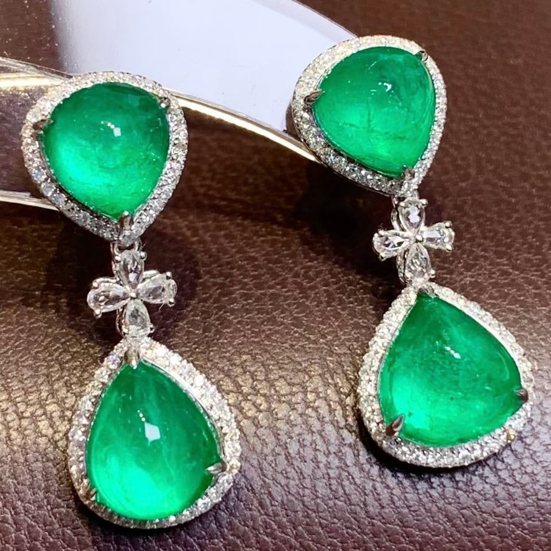 14k Gold 7.3 Ct Natural Emerald & Diamond & Sapphire Earrings: Ref:231194071 // gold content:14k gold // main gemstone:emerald // shape:pear // carat weight:7. 3ct // color:green // treatment:natural // // adjacent gemstone 2 : diamond // shape:round // clarity g