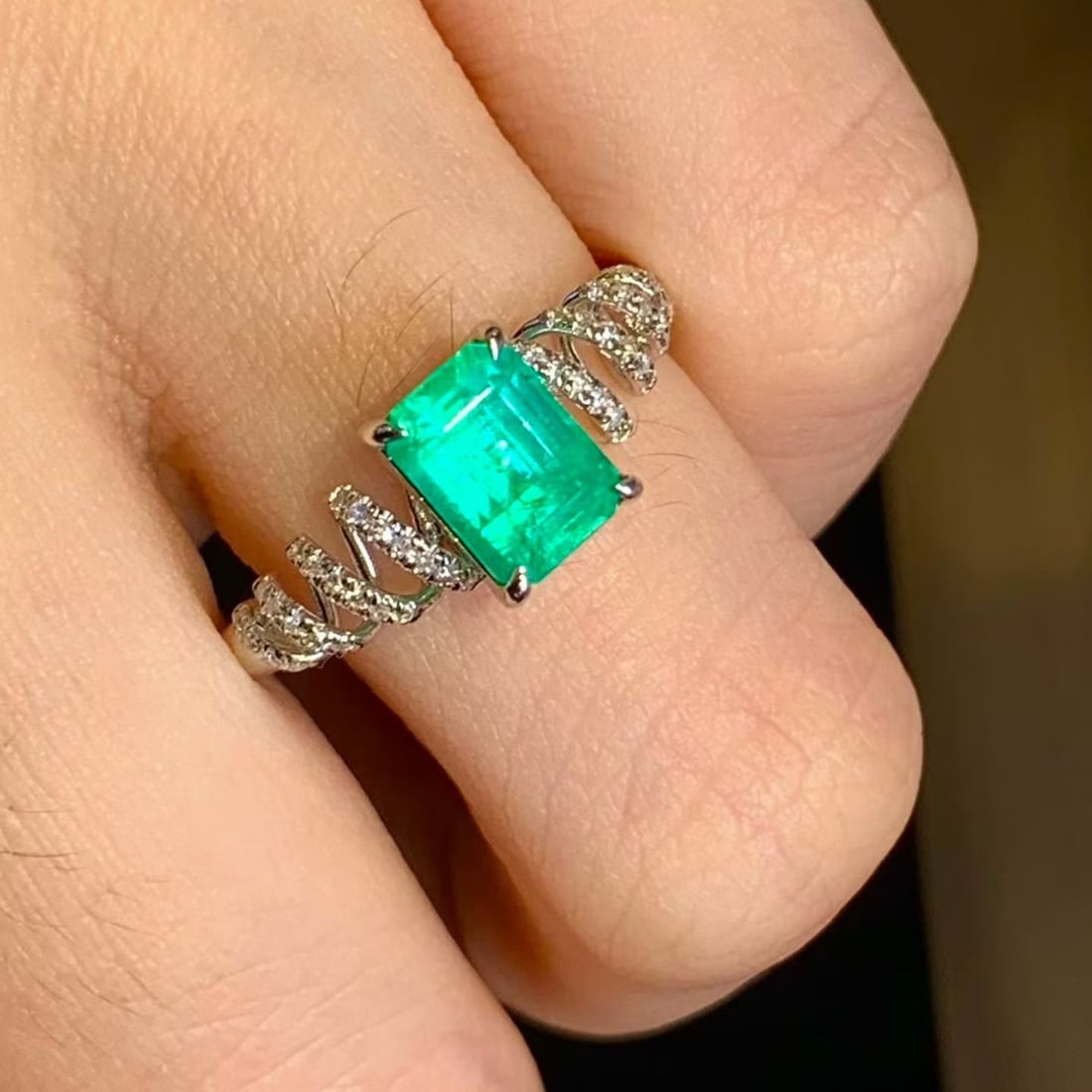 14k Gold 1.5 Ct Natural Emerald & Diamond Ring - 2