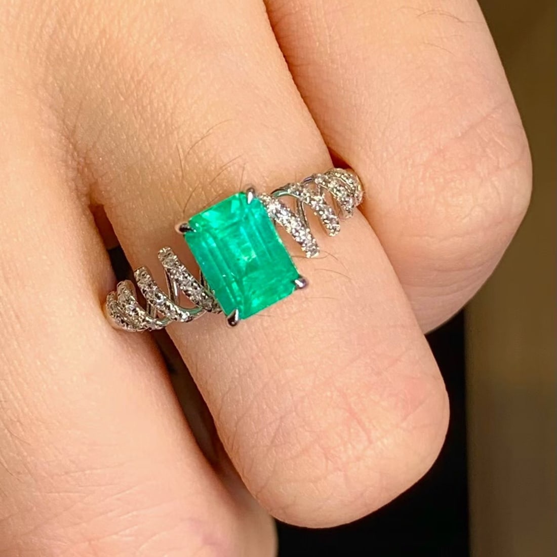 14k Gold 1.5 Ct Natural Emerald & Diamond Ring - 3
