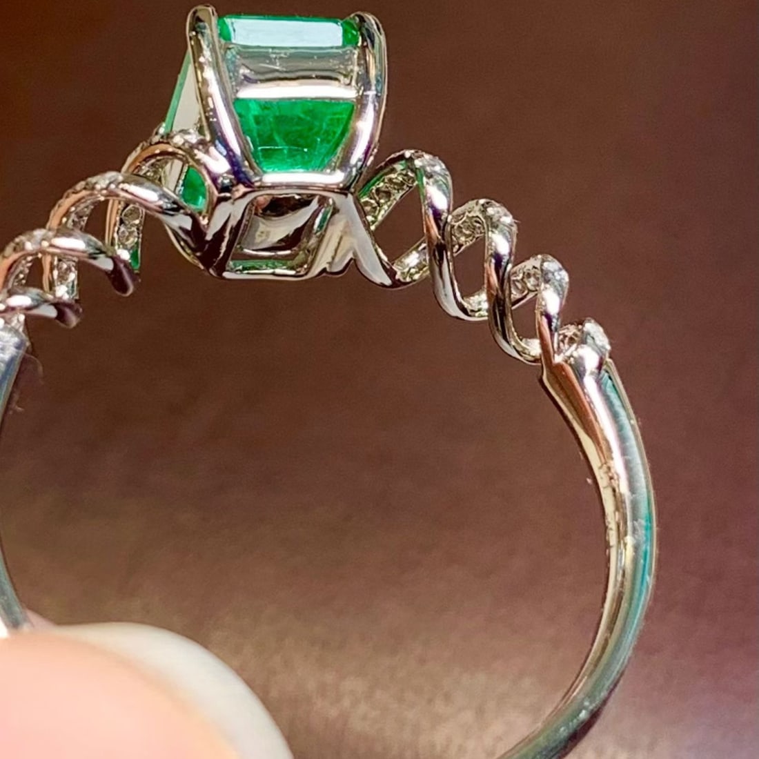 14k Gold 1.5 Ct Natural Emerald & Diamond Ring - 5