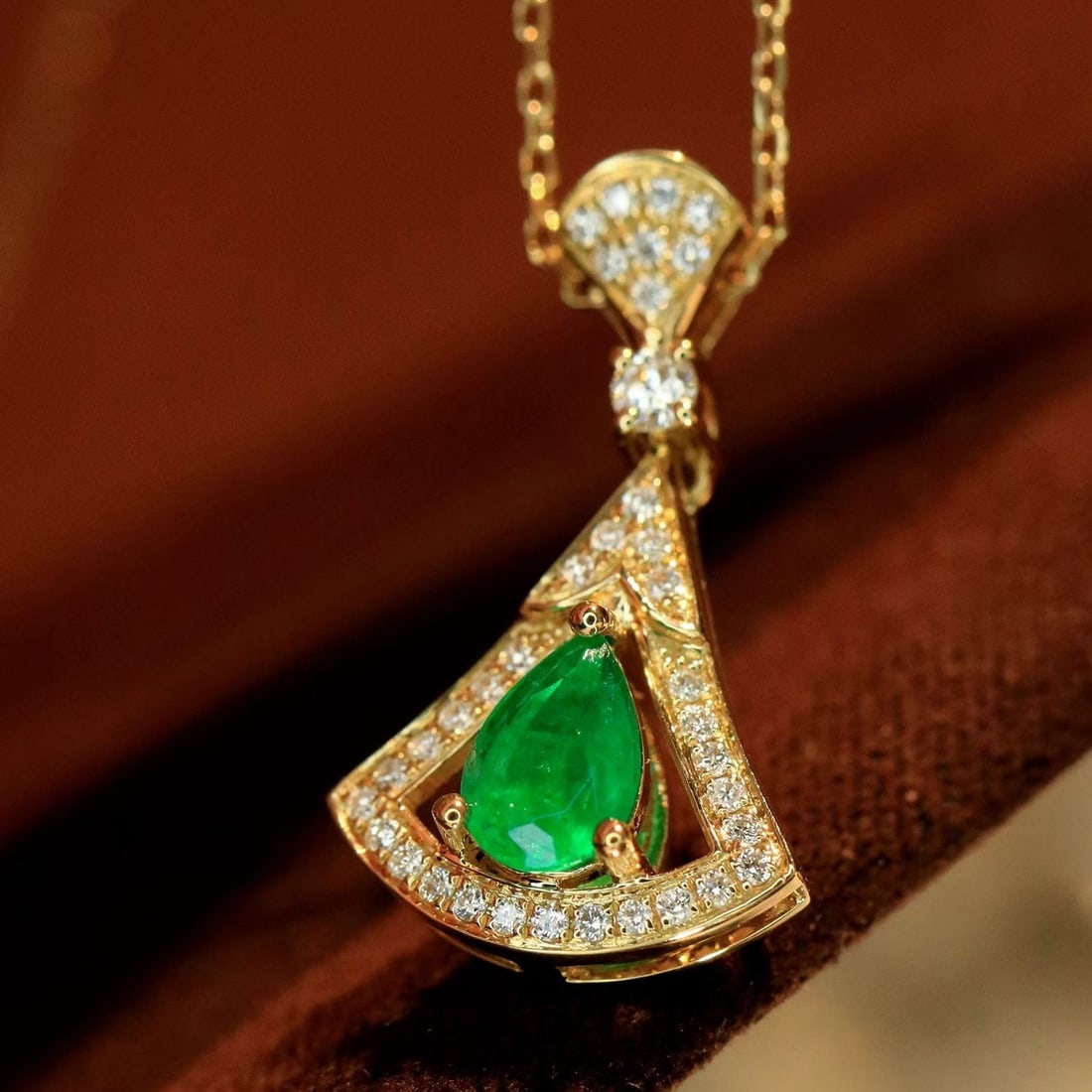 14k Gold 0.47 Ctw Natural Emerald & Diamond Necklace - 2