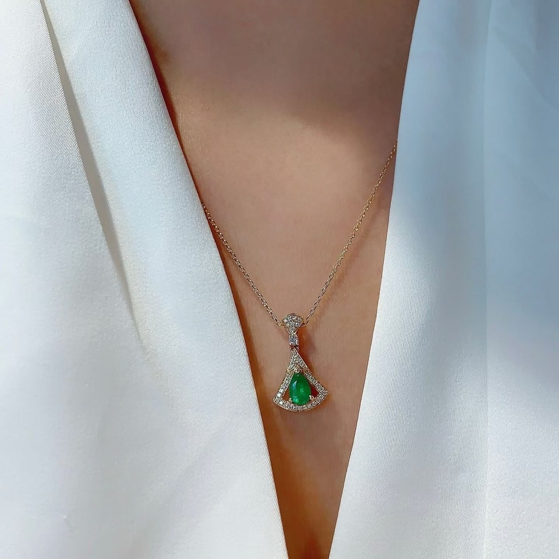 14k Gold 0.47 Ctw Natural Emerald & Diamond Necklace - 5
