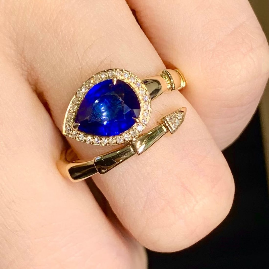 14k Gold 1.3 Ct Vivid Blue Natural Sapphire & Diamond Ring: Ref:231194080 // gold content:14k gold // ring size:7. 25us // // main gemstone:sapphire // shape:pear // carat weight:1. 3ct // color:vivid blue // treatment:natural // // adjacent gemstone 2 :