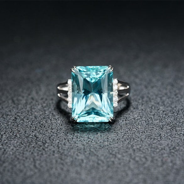 14k Gold 8.15 Ct Natural Aquamarine & Diamond Ring: Ref:231194100 // gold content:14k gold // ring size:7. 25us // // main gemstone:aquamarine // shape:octagonal // carat weight:8. 15ct // color:blue // treatment:natural // // adjacent gemstone 2 : dia