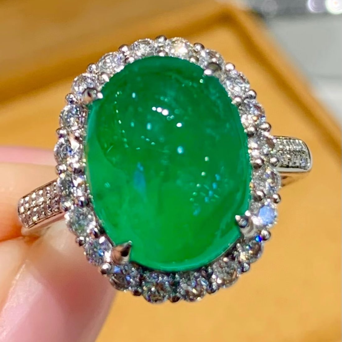 14k Gold 5.6 Ct Natural Emerald & Diamond Ring - 2