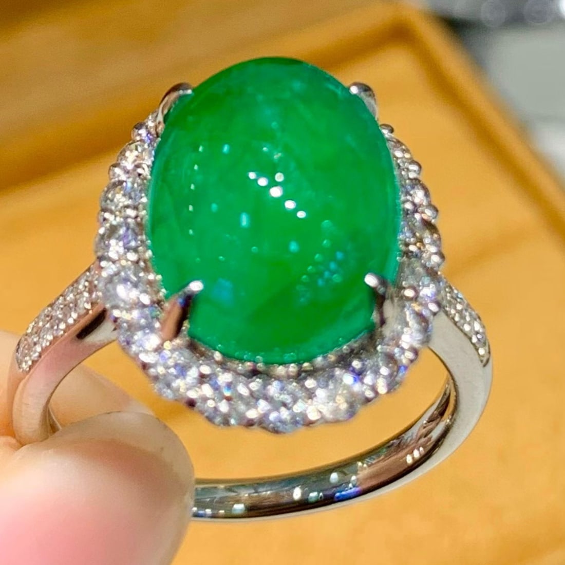 14k Gold 5.6 Ct Natural Emerald & Diamond Ring - 4
