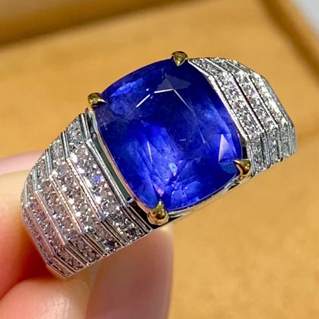 14k Gold 3.45 Ct Natural Sapphire & Diamond Ring: Ref:231194115 // gold content:14k gold // ring size:7. 25us // // main gemstone:sapphire // shape:cushion // carat weight:3. 45ct // color:blue // treatment:natural // // adjacent gemstone 2 : diamond