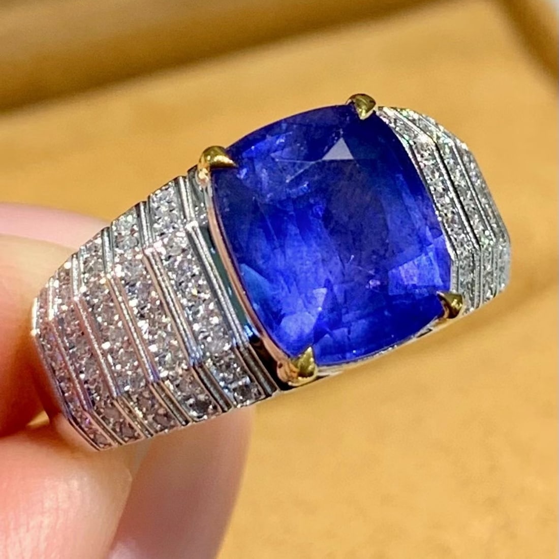 14k Gold 3.45 Ct Natural Sapphire & Diamond Ring - 4