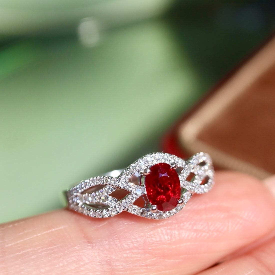 14k Gold 0.74 Ctw Vivid Red Natural Ruby & Diamond Ring - 4