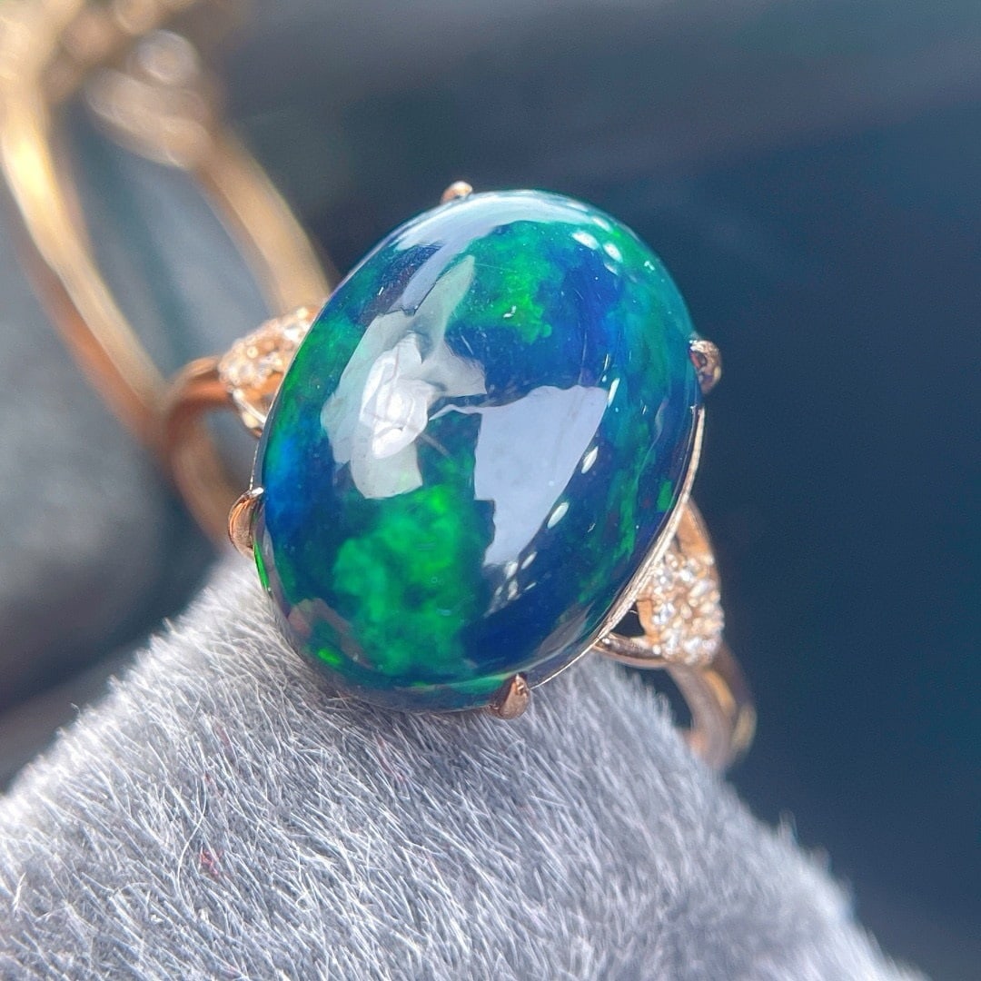 14k Gold 5.5 Ct Natural Opal & Diamond Ring: Ref:231194125 // gold content:14k gold // ring size:7. 25us // // main gemstone:opal // shape:oval // carat weight:5. 5ct // color:color // treatment:natural // // adjacent gemstone 2 : diamond // sha